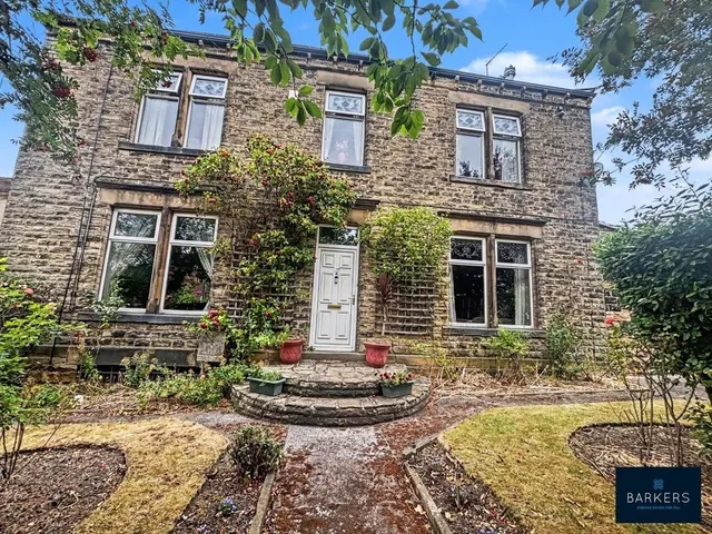 Halifax Road, Batley WF17 7RE, photo 1