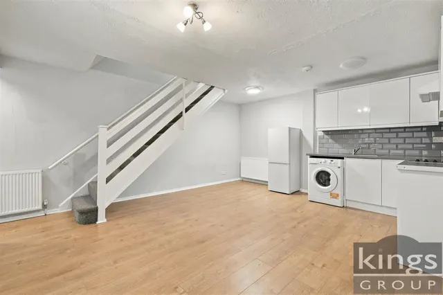 Mahon Close, Enfield, photo 2