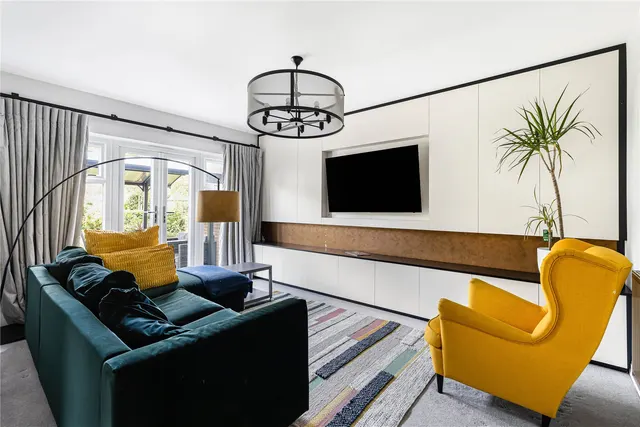 Miller Avenue, Grayshott, GU26, photo 3