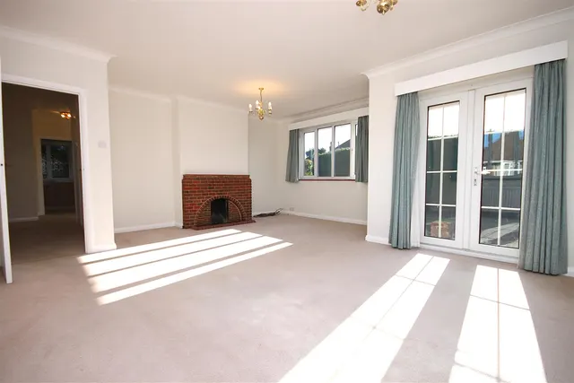 Quennell Close, Ashtead, KT21, photo 3