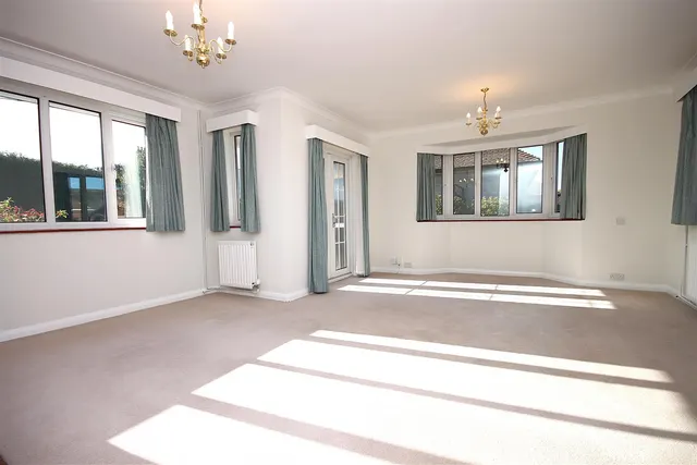 Quennell Close, Ashtead, KT21, photo 2