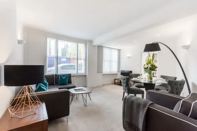 Photo 2 — Flat 8, 39 Hill Street, London