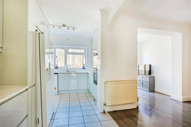 Guest Avenue, Branksome, BH12, photo 3