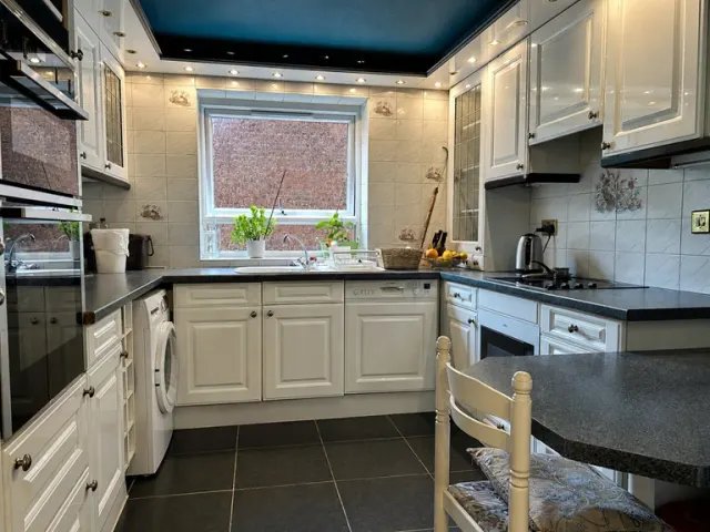 Photo 2 — Hendon Lane, Finchley, N3 3SF