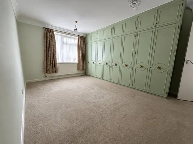 Photo 3 — Hendon Lane, Finchley, N3 3SF