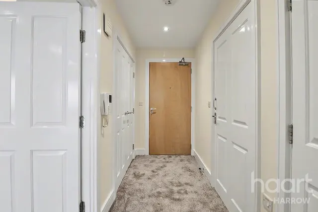 Pinner Road, Harrow, HA1, photo 2