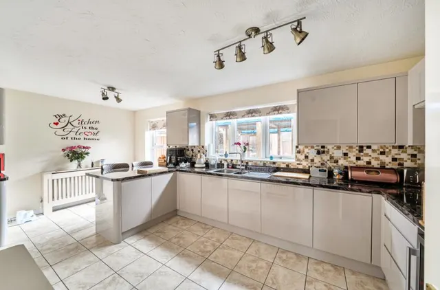Newstead Close, Swindon, SN25, photo 2