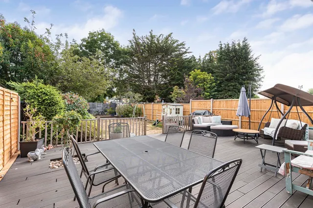 Penton Hook Road, Staines-upon-Thames, TW18, photo 2