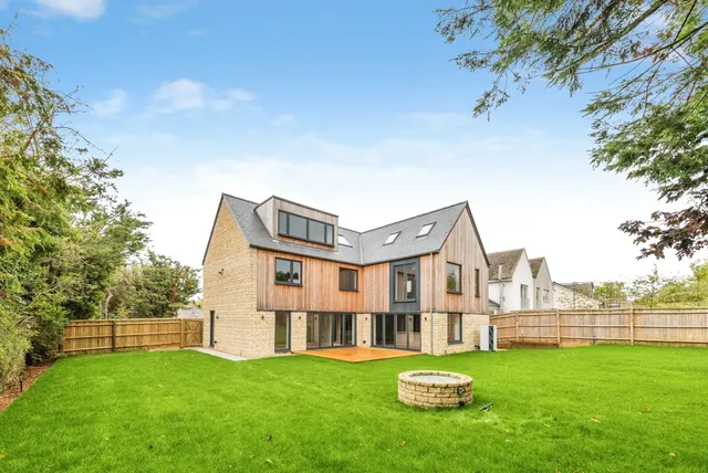 Photo 2 — Well Lane, Curbridge, Witney