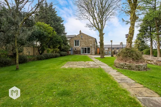 Photo 3 — 90a Watling Street, Affetside, Bury, BL8 3QW