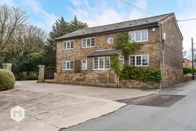 90a Watling Street, Affetside, Bury, BL8 3QW, photo 1