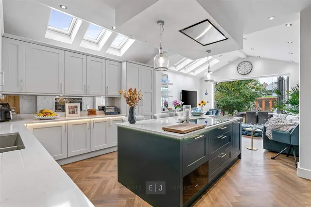 Lower Park Road, Loughton, photo 1