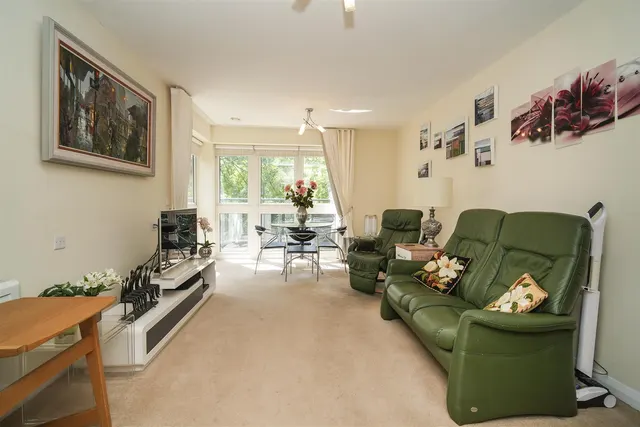 Park View Road, Prestwich, M25, photo 2