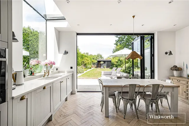 Church Road, Bagshot, GU19, photo 2
