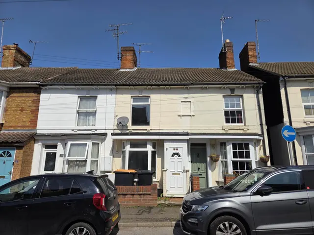 2 bedroom house — Dudley Street, Leighton Buzzard, LU7 1SE