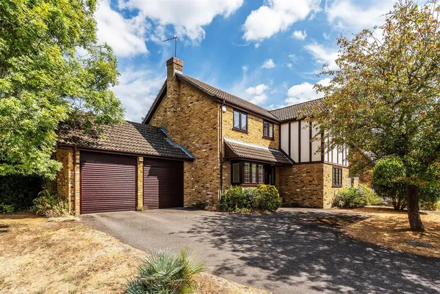 Ashwood Park, Fetcham, KT22, photo 1
