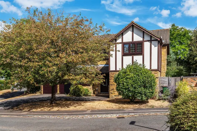 Ashwood Park, Fetcham, KT22, photo 2
