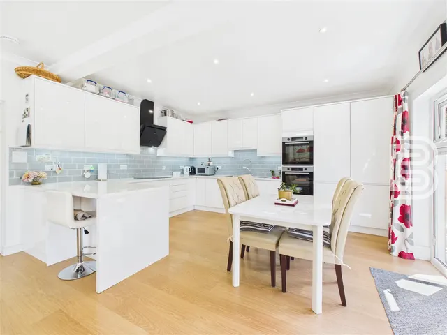 Crick Road, Hillmorton, photo 3