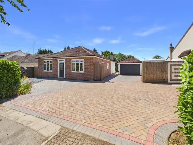 Crick Road, Hillmorton, photo 1