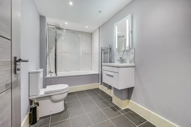 Photo 3 — Flat 1, 1A High Street, Chelmsford, Essex, CM1 1BE