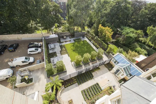 Photo 2 — 9 Arkwright Road, Hampstead