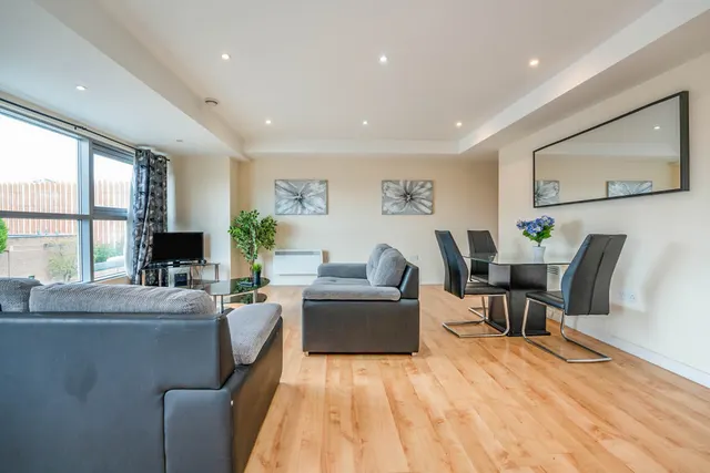 Beckhampton Street, Swindon, SN1, photo 1