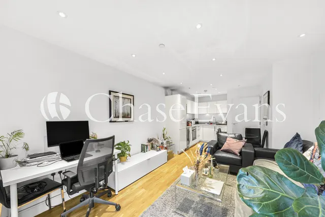 Queensland Terrace, Islington, N7, photo 1