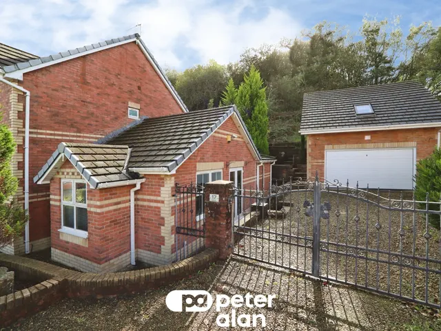 St. Andrews Drive, Blackwood, NP12, photo 3