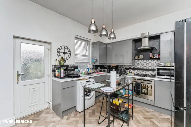 Crescent Road, Ellesmere Port, CH65, photo 2