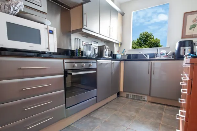 Photo 3 — Llanvanor Road, Golders Green, NW2 2AR