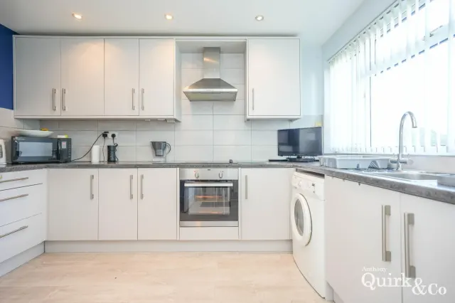 Caversham Park Avenue, Rayleigh, SS6, photo 3