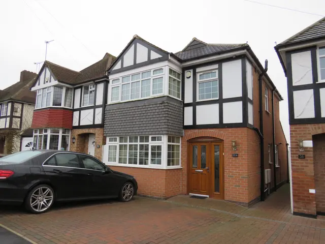 Uplands Road, Oadby, LE2, photo 1