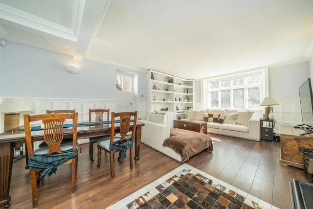 Devey Close, KT2, photo 2