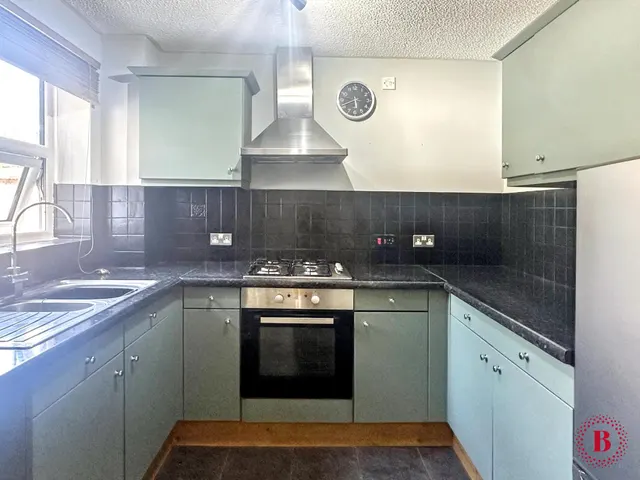 Campion Drive, Kettlebrook, B77, photo 2