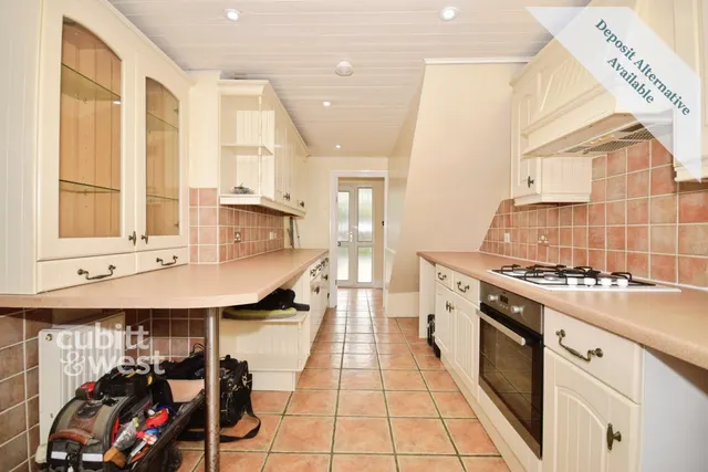 AVAILABLE NOW! Findon Road, Crawley, RH11, photo 3
