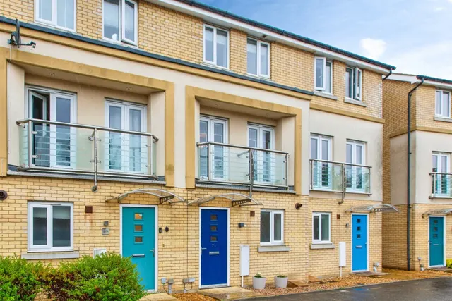 Lancaster Gate, Upper Cambourne, CB23, photo 1