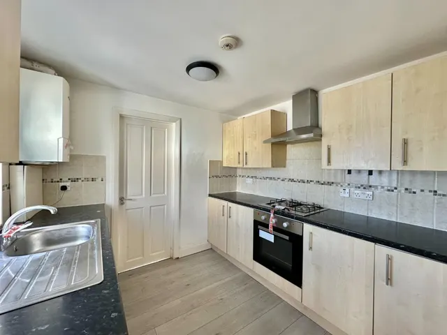 Pole Hill Road, Uxbridge, UB10, photo 3