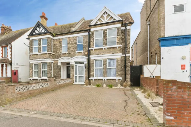 Hayes Road, Clacton-On-Sea, CO15, photo 3
