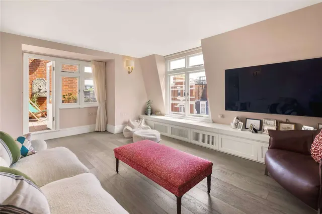 Photo 2 — Iverna Court, London, W8 6TS