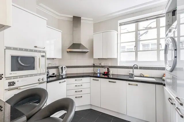Brompton Road, South Kensington, SW3, photo 2