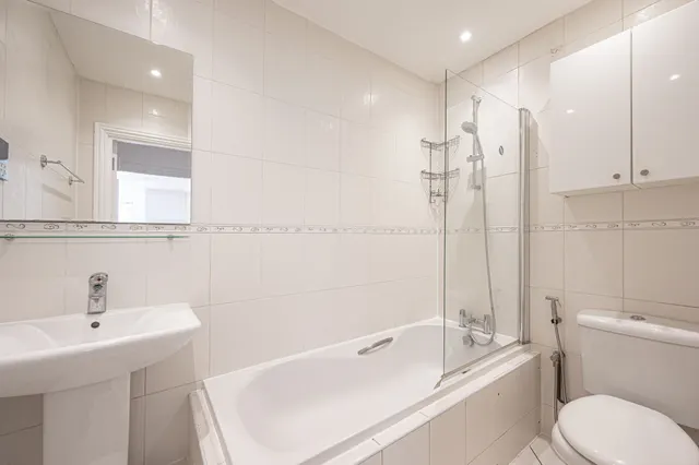 Photo 2 — 1 Hazelmere Court, 67 Station Road, London