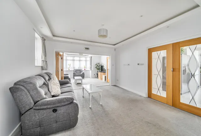 Hay Lane, London, NW9 0NA, photo 1