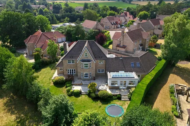 Wetherby ~ Avon Garth, LS22, photo 2