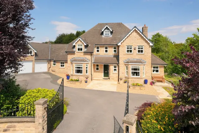 Wetherby ~ Avon Garth, LS22, photo 1