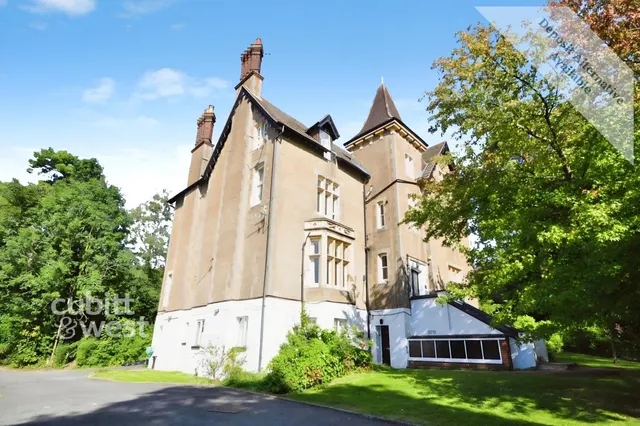 Raglan Road, Reigate, RH2, photo 1