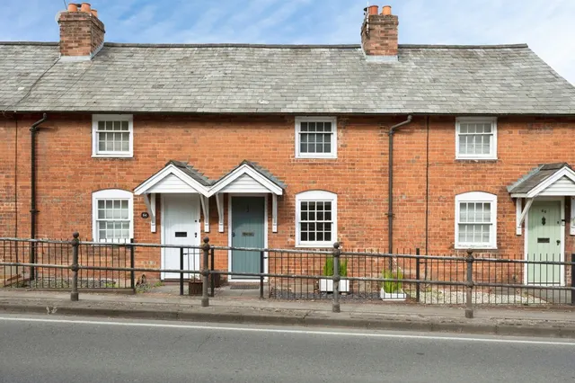 The Street, Farnham, GU10, photo 1