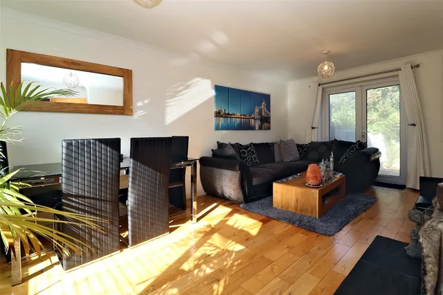 Ashley Road, St Johns, GU21, photo 2