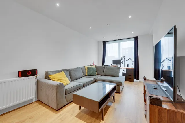 Guthrum Court, London, E16 2XN, photo 1