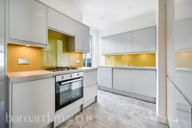 Camborne Road, London, photo 1