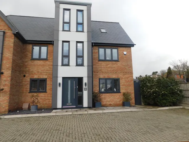 Minster Road, photo 1